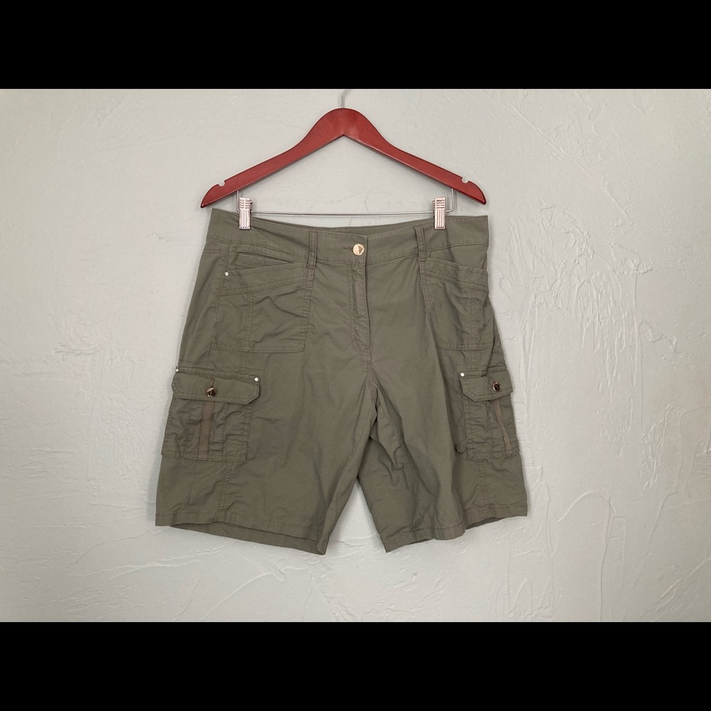 WHBM-12 Shorts 
Olive green